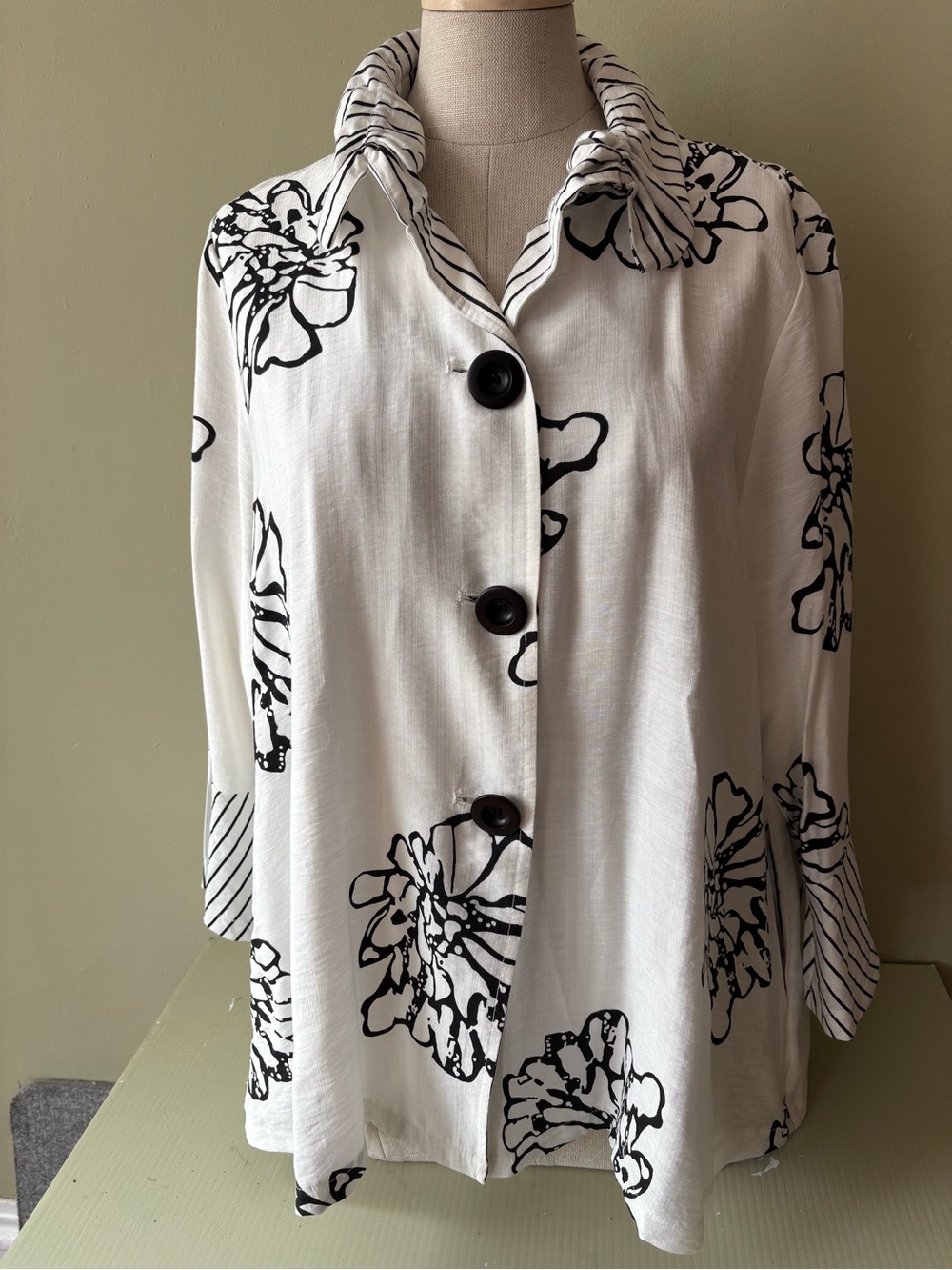 Minkos White Button-Front Shirt with Black Floral Print Sz 14-16 retro